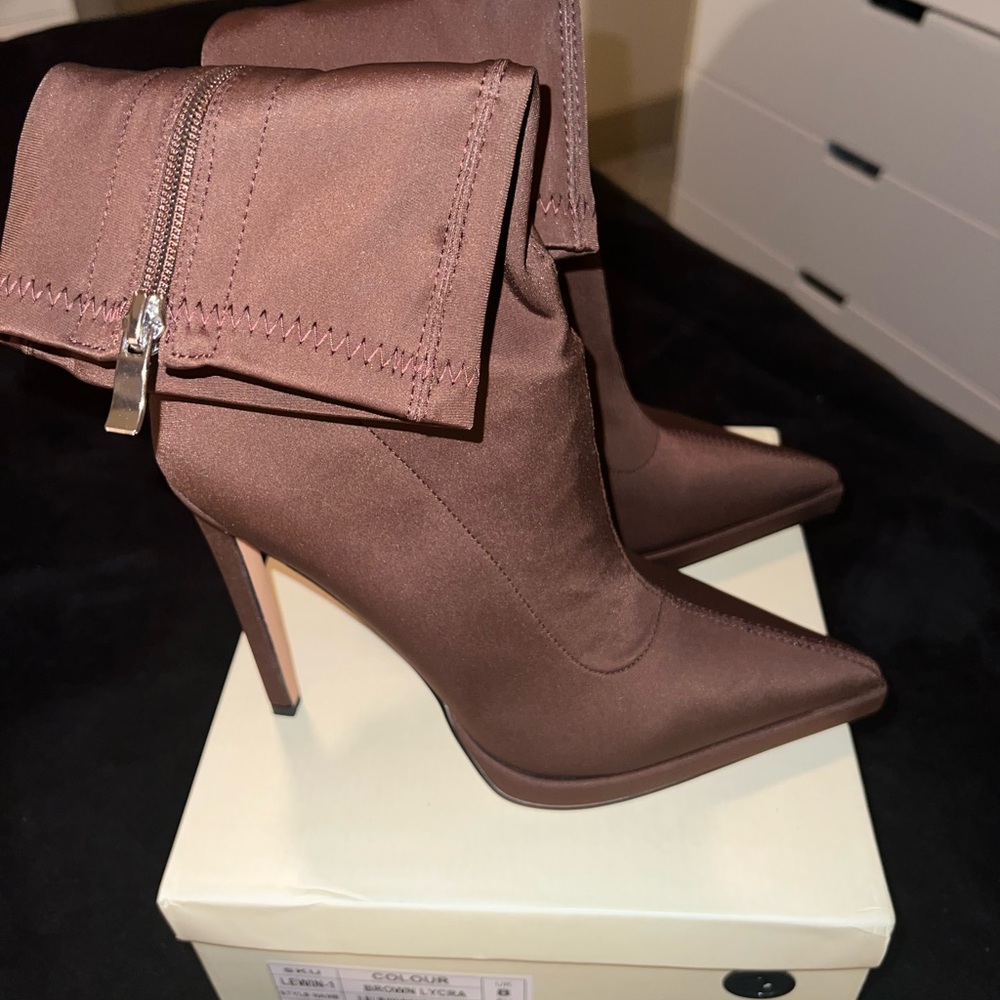 Simmi Brown Heeled booties